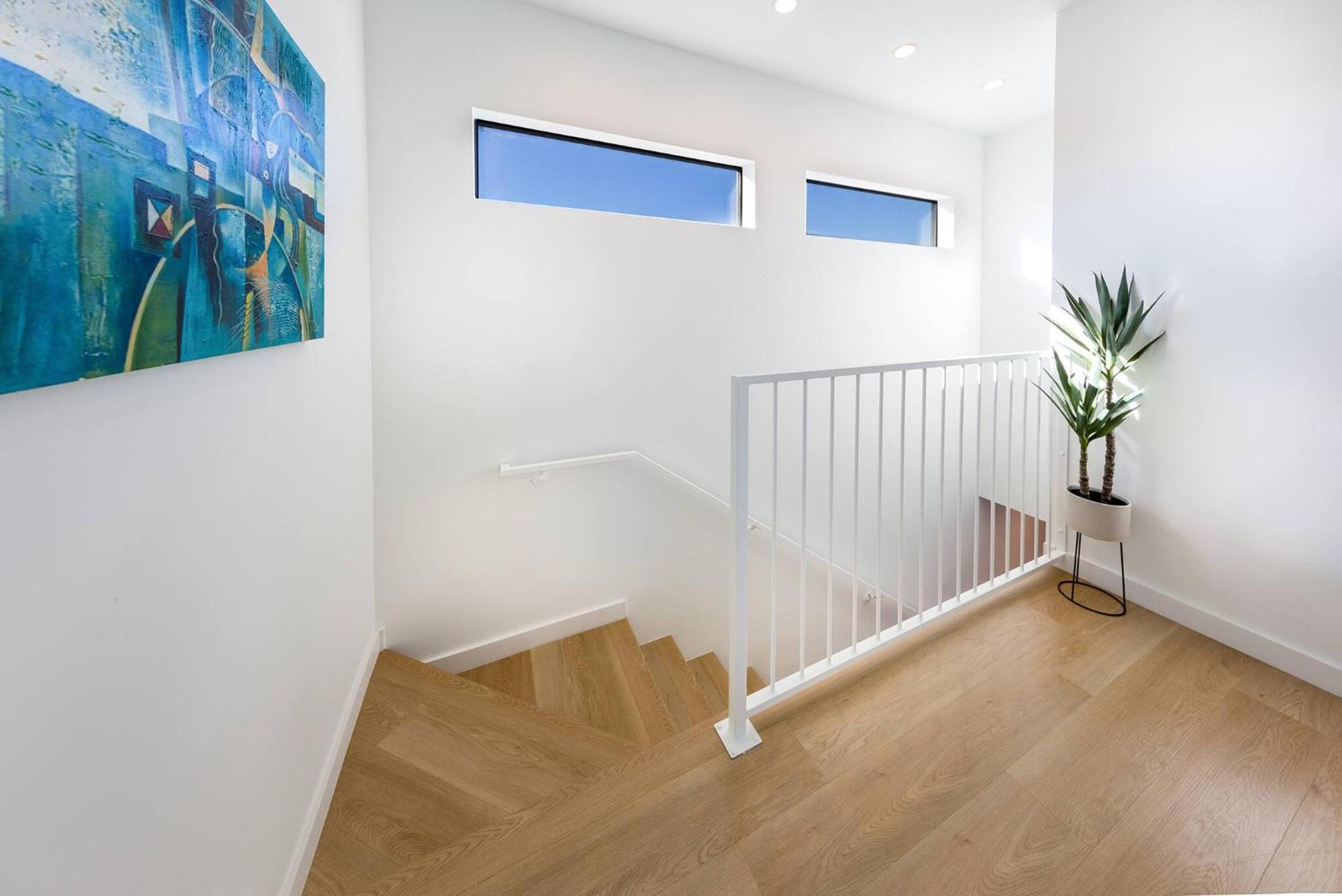Modern 2br Back House W/ Tvs & Full Kitchen *