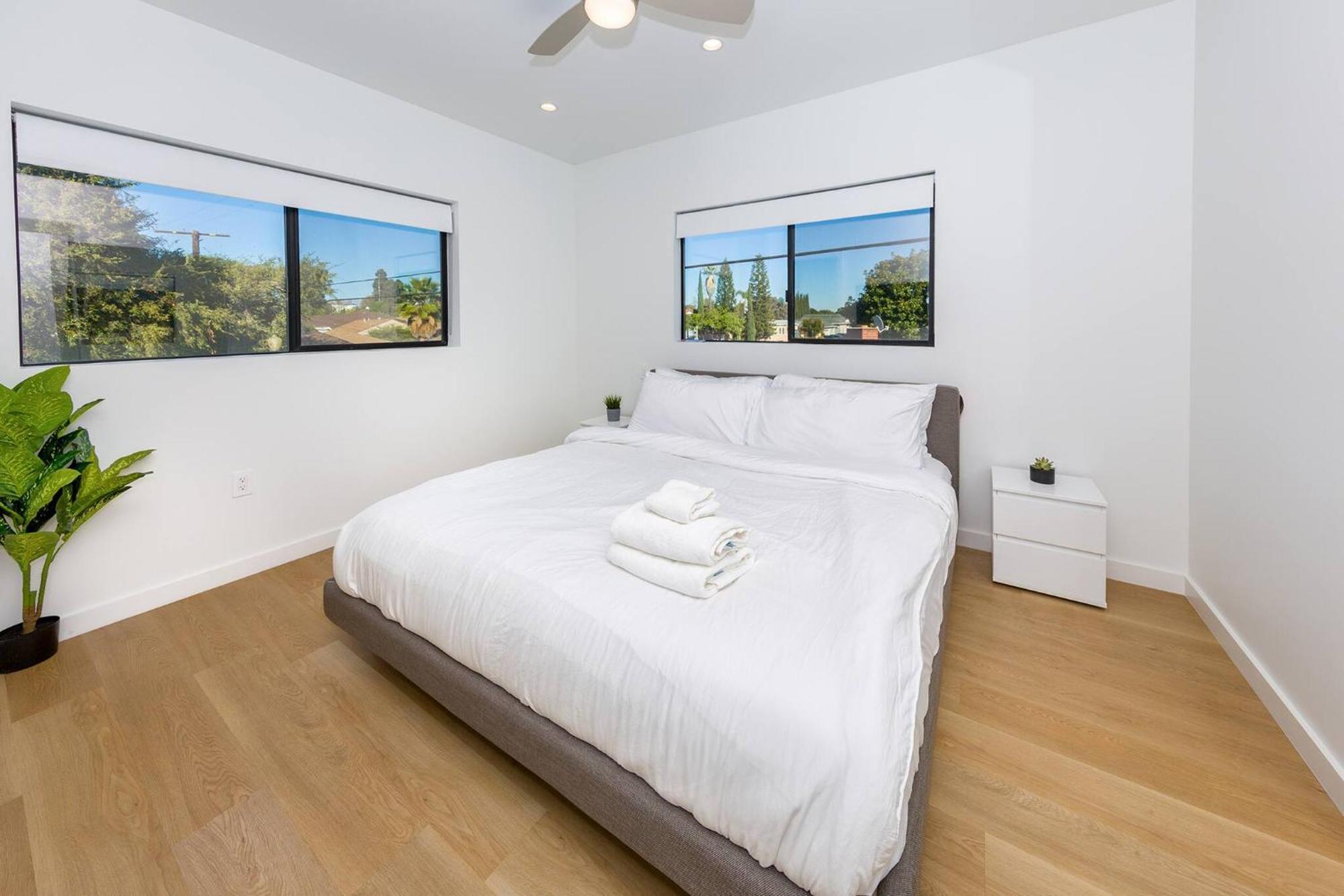 Modern 2br Back House W/ Tvs & Full Kitchen Los Angeles