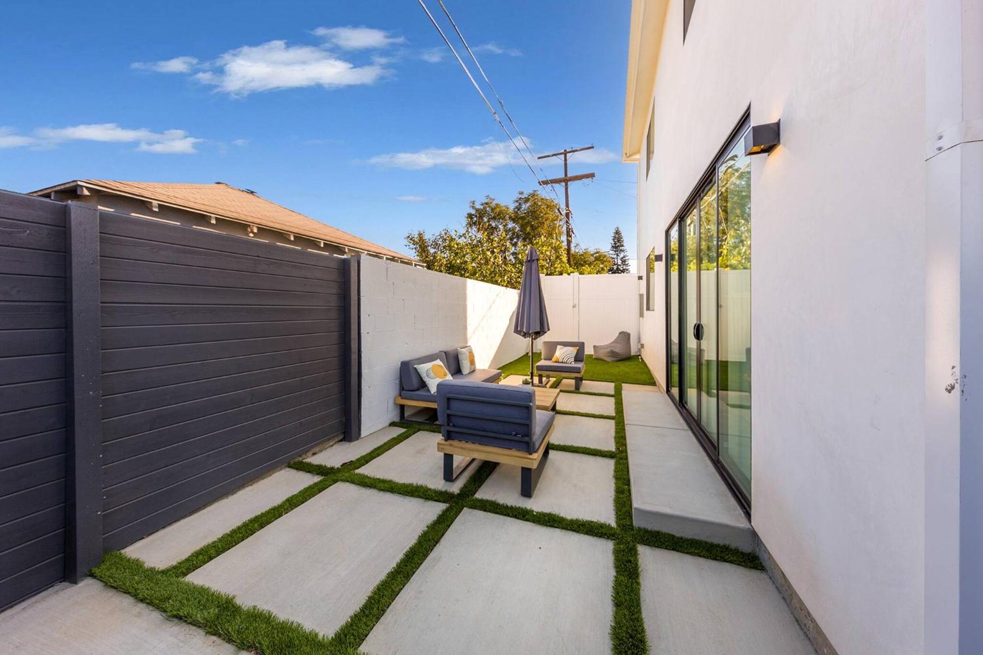Modern 2br Back House W/ Tvs & Full Kitchen