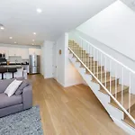Modern 2Br Back House W/ Tvs & Full Kitchen