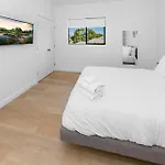 Modern 2Br Back House W/ Tvs & Full Kitchen
