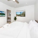 Modern 2Br Back House W/ Tvs & Full Kitchen
