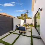 Modern 2Br Back House W/ Tvs & Full Kitchen