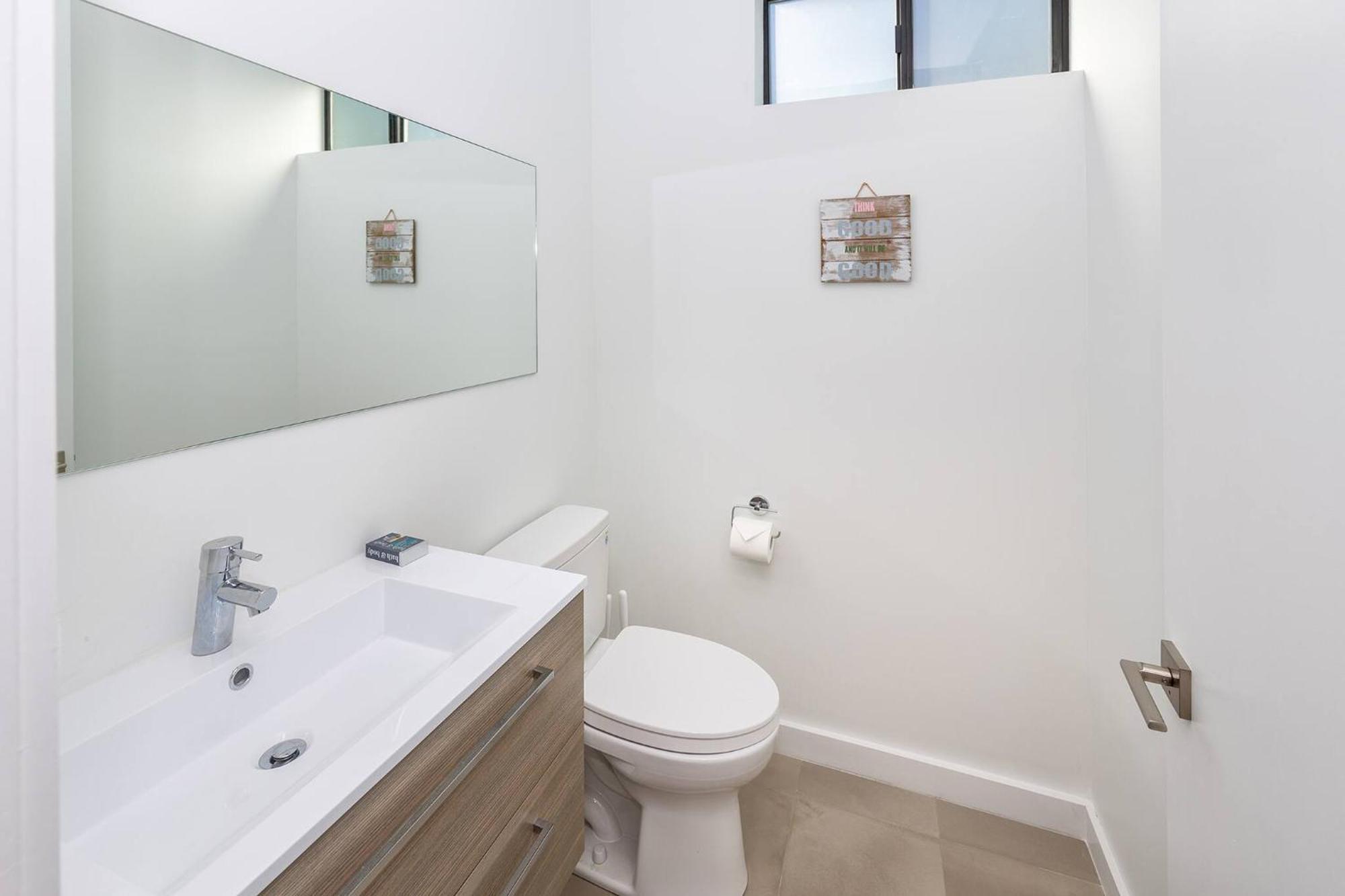 Modern 2br Back House W/ Tvs & Full Kitchen * Los Ángeles